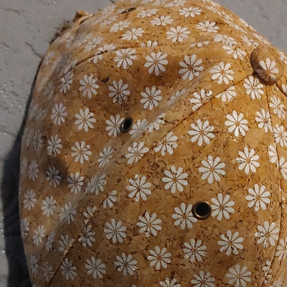 Natural Cork Floral Patterned Cap - Picture 5 of 9